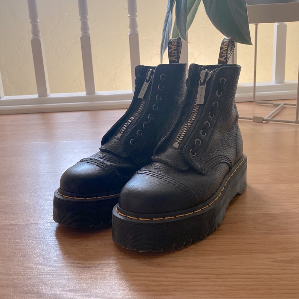 Brand New Dr Marten Sinclairs Size 8